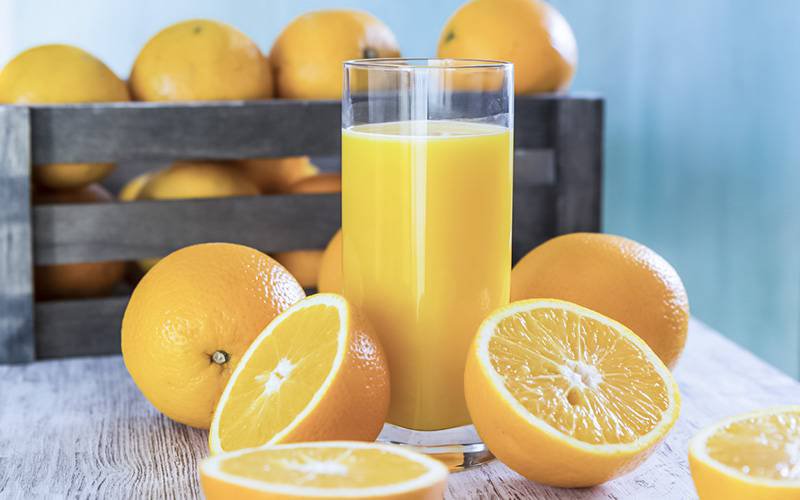 Descubra cinco mitos e factos sobre o sumo de laranja 100%