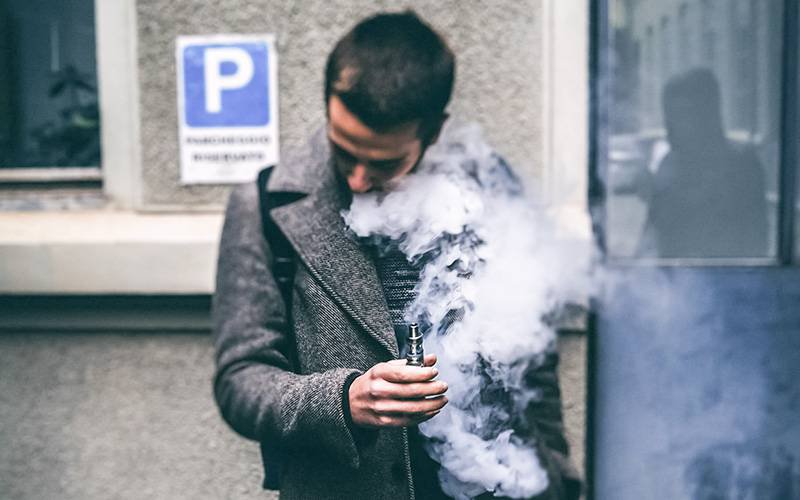 Cigarro eletrónico e tabaco aquecido têm tóxicos prejudiciais