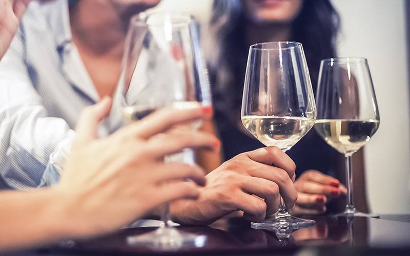 Consumo moderado de álcool aumenta risco de problemas cardiovasculares