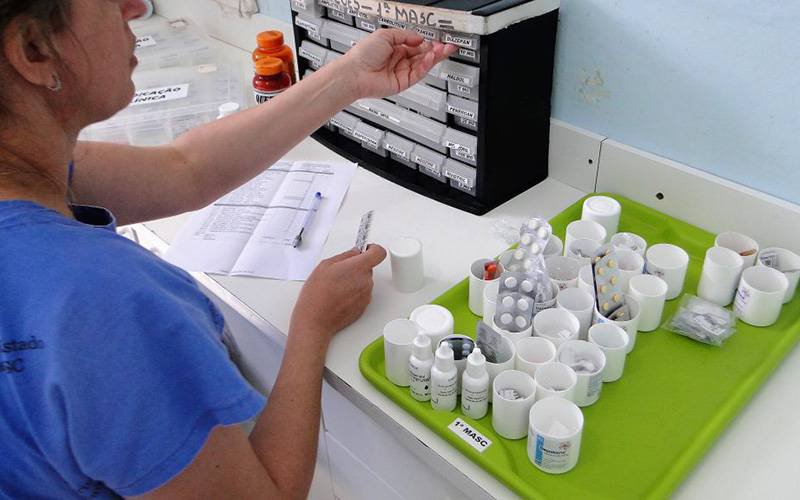Hospitais do SNS não acompanham efeitos de medicamentos inovadores