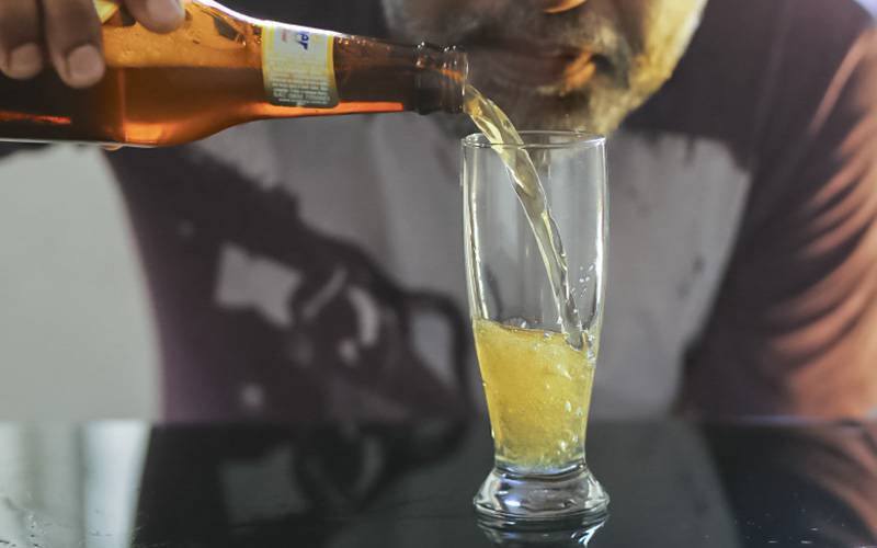 Dois copos de bebida alcoólica por dia aumentam risco de cancro