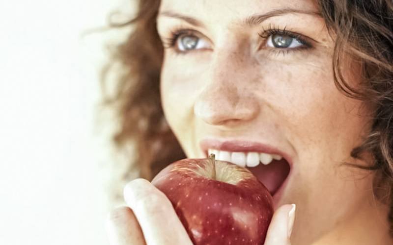 Ingerir maçãs diariamente pode diminuir níveis de colesterol