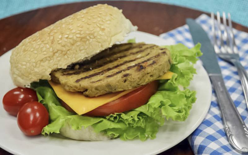 Cientistas brasileiros criam hambúrguer de caju