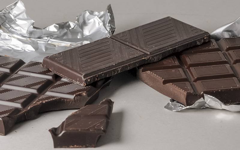 Consumir chocolate negro pode melhorar humor