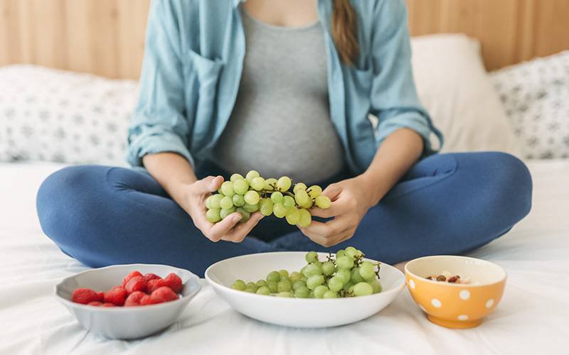 Comer fruta na gravidez aumenta desenvolvimento cognitivo do bebé