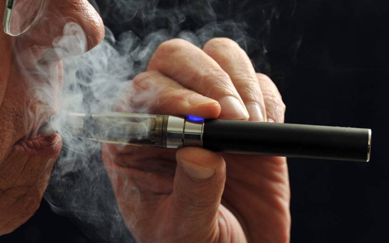 Estudo regista carcinogénicos na urina de fumadores de e-cigarros