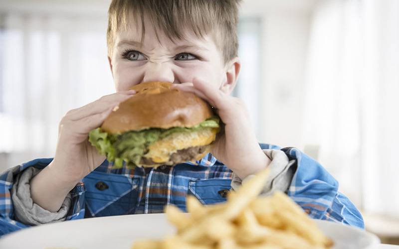 Maioria das crianças têm maus hábitos alimentares