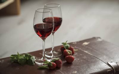 Vinho tinto e frutas podem prevenir disfunção erétil