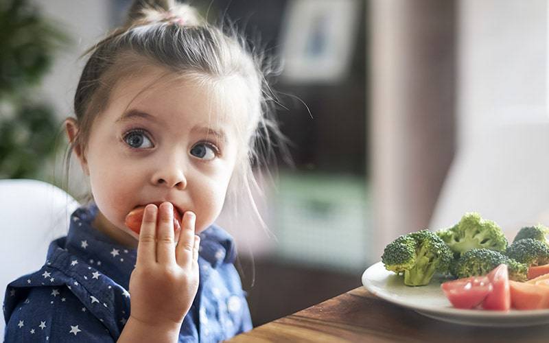 Crianças que comem mais devagar são mais saudáveis