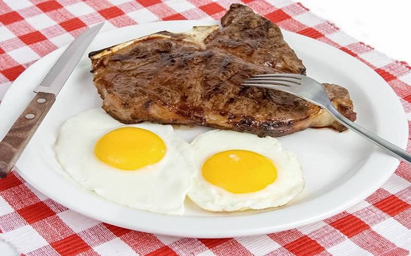 Carne, ovos e manteiga aumentam risco de doenças cardiovasculares