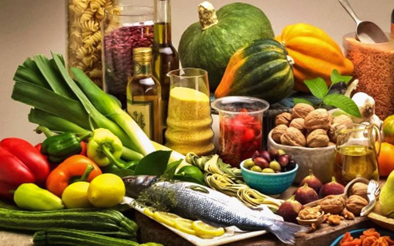 Dieta mediterrânica ajuda mulheres na menopausa a perder peso