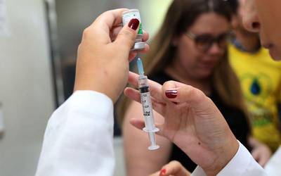Vacina BCG pode reduzir risco de morte por COVID-19