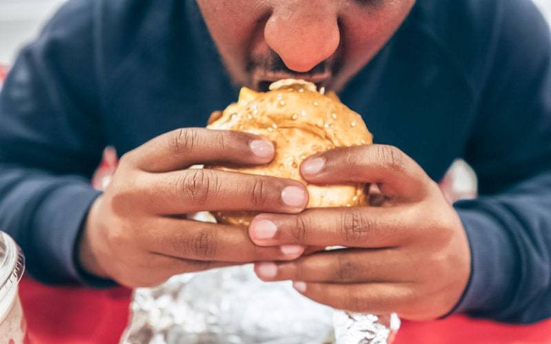 Estigma do peso pode predizer compulsão alimentar na pandemia