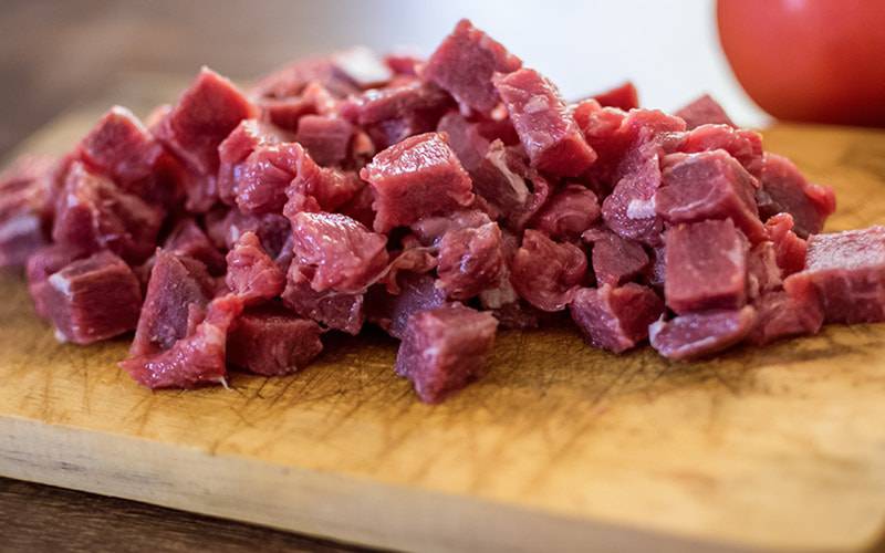 Saiba as consequências de comer carne vermelha quase diariamente