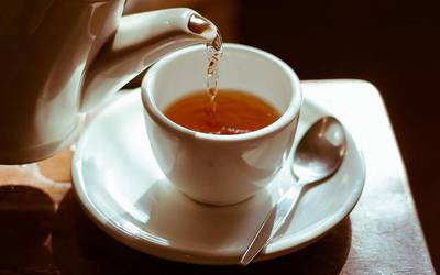 Beber chá em excesso pode provocar danos no organismo