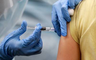 COVID-19: já arrancou primeira fase da vacinação