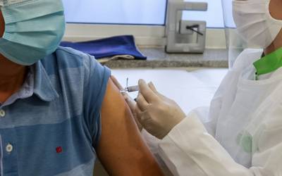 Farmácias querem integrar plano de vacinação contra COVID-19