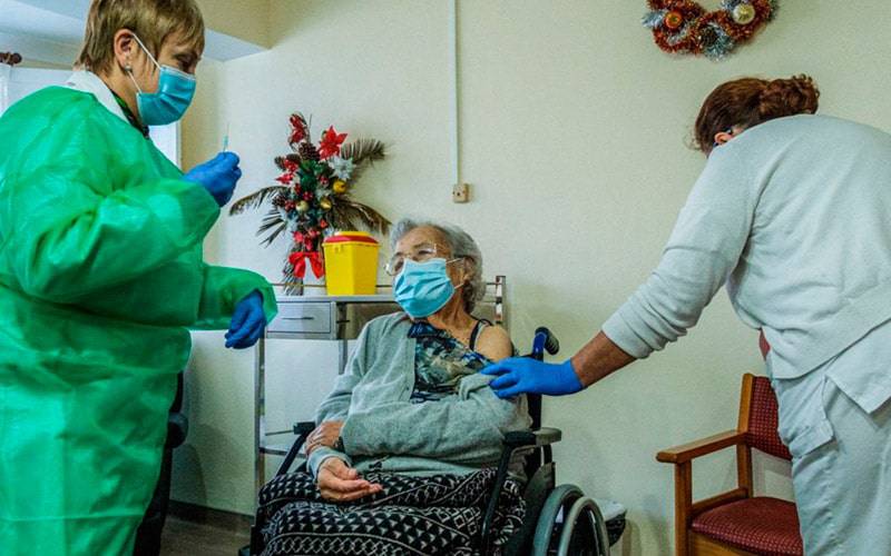 COVID-19: já foram vacinadas mais de 160 mil pessoas em Portugal