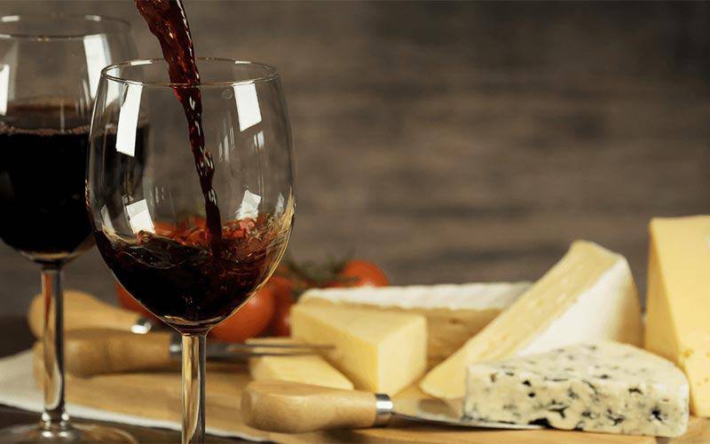 Queijo e vinho podem reduzir declínio cognitivo