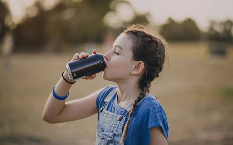 Como evitar a ingestão de bebidas açucaradas pelas crianças?