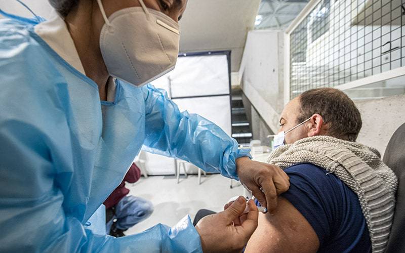 COVID-19: Portugal com 6,3% da população vacinada com a 1.ª dose