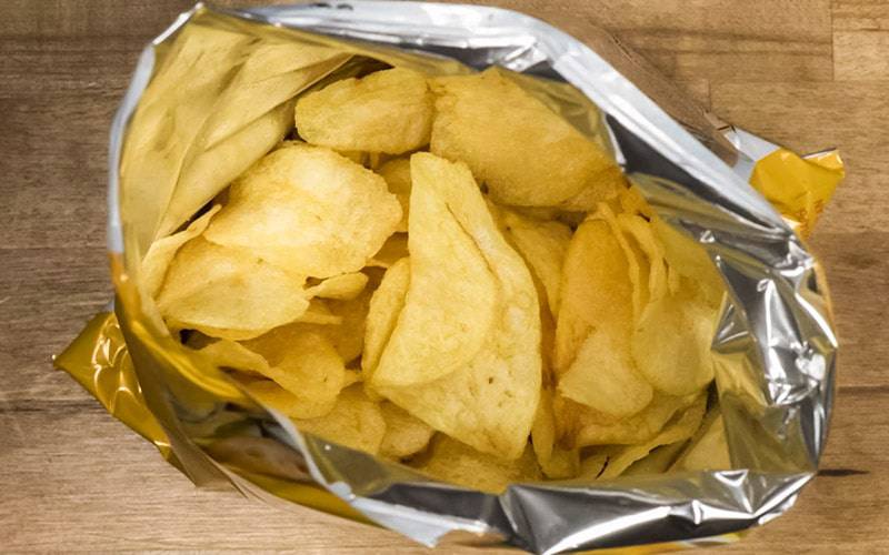 Batatas fritas de pacote podem prejudicar dentição