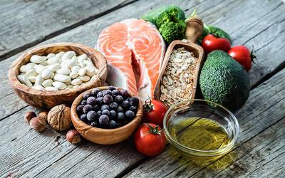 Seguir dieta anti-inflamatória melhora sintomas de dor e inchaço