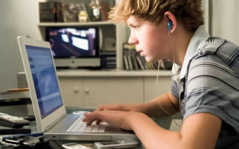 Uso da internet pode provocar depressão nos adolescentes