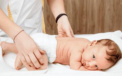 Descubra a importância dos gestos e da osteopatia para o bebé