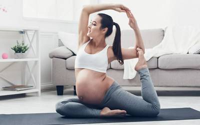 Mamãs sem Dúvidas assinala Dia da Mãe com yoga
