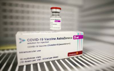 Não há relação causal entre toma da vacina AstraZeneca e coágulos