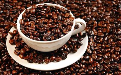 Consumo excessivo de cafeína pode enfraquecer saúde óssea