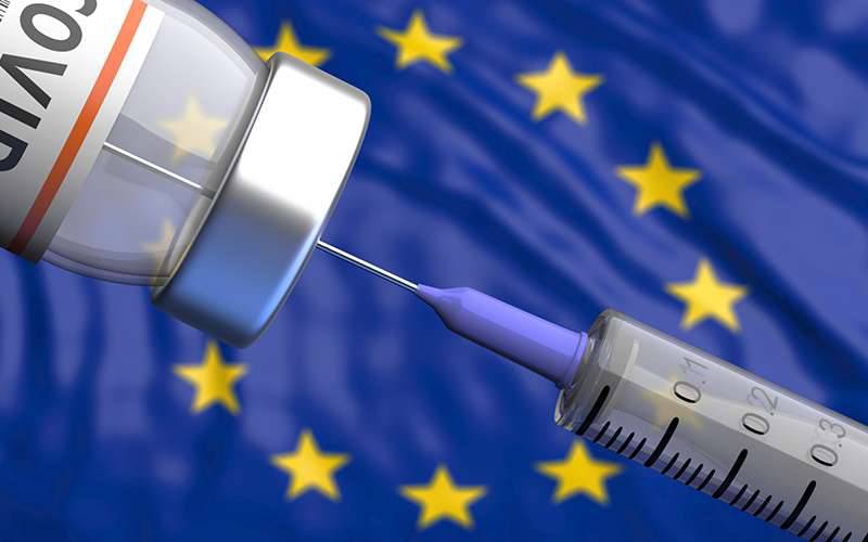 COVID-19: 60% da população da UE com vacinação completa
