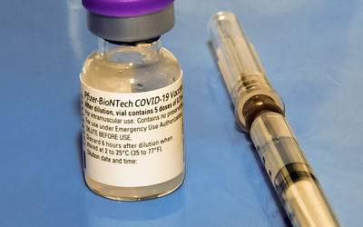 FDA dá aprovação definitiva à vacina da Pfizer contra a COVID-19