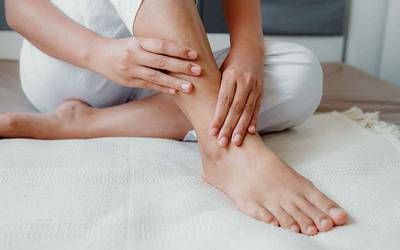 Formigueiro nos pés pode significar défice de vitamina B12