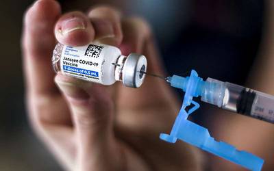 Vacinas contra a COVID-19 oferecem proteção elevada após 2.º dose