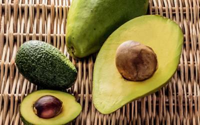 Descubra 13 benefícios do abacate
