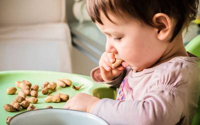 Alergias: habituar as crianças ao amendoim pode ajudar a superar
