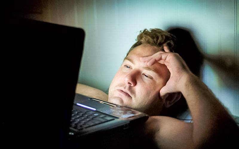 Exposição prolongada à internet afeta qualidade do sono