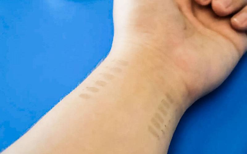 Tatuagem temporária de grafeno monitoriza pressão arterial