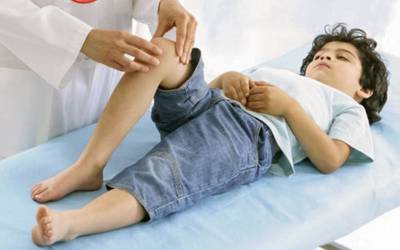 Artrite juvenil: os sintomas a que os pais devem estar atentos