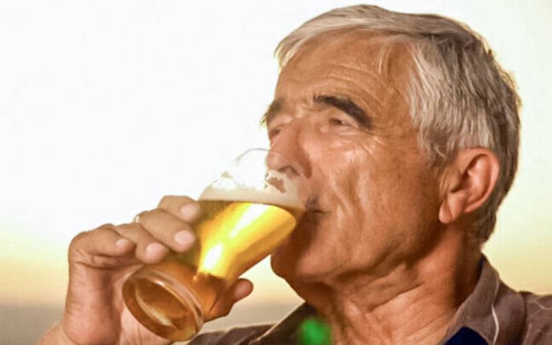 Consumo moderado de cerveja ajuda a reduzir risco de demência