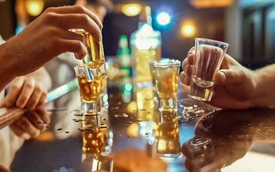 Risco de AVC aumenta em adultos jovens que consomem mais álcool