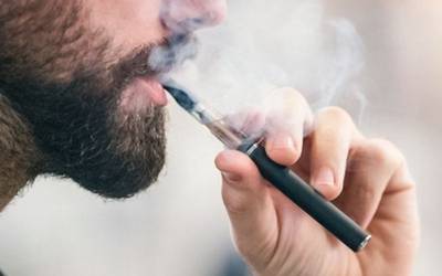 Uso de cigarros eletrónicos pode aumentar risco de cáries