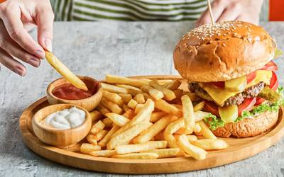 Alimentação do tipo fast food pode ser tóxica para o fígado