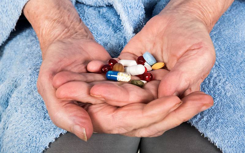 Tomar vários medicamentos pode aumentar risco de reações adversas