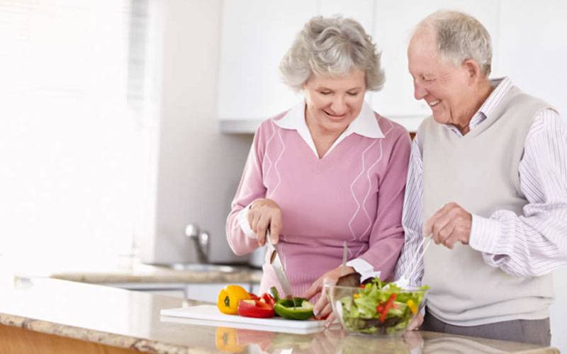Nutrição em geriatria: sabe o que os idosos devem comer?