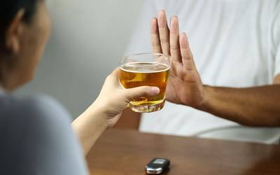 Diminuição do consumo de álcool influencia sintomas de depressão