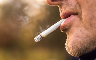 Fumar está associado a maior risco de hospitalização