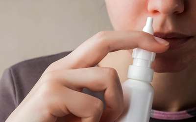 Covid: vacina em spray nasal promissora em testes iniciais